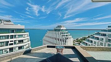 In-room safe, soundproofing, iron/ironing board, free WiFi