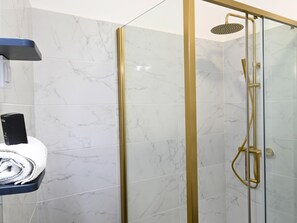 Shower, hair dryer, towels - Splendid Studio 50 m from the Beaches – Swimming Pool (Fréjus)