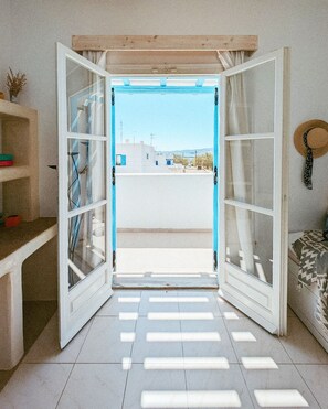 1 bedroom, iron/ironing board, free WiFi, bed sheets - Sunset Getaway Aliki: Charming apartment by the beach with beautiful sunset view (Aliki)