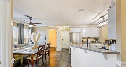 Masters Week Luxury: 3BR Home Ample Parking & Privacy - Augusta Regional Airport