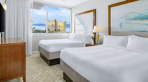 Zimmersafe, Schreibtisch, Bügeleisen/Bügelbrett, Reisekinderbett