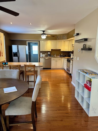Fridge, microwave, oven, stovetop. Charming 2 BR Whole-house rental Explore Historic Bethlehem