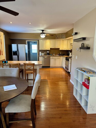 Charming 2 BR Whole-house rental Explore Historic Bethlehem