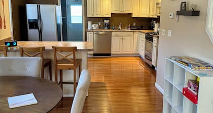 Charming 2 BR Whole-house rental Explore Historic Bethlehem