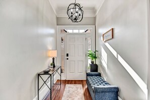 Interior - Eastside Grove • Fire Pit • King Suite • Near UGA (Athens)