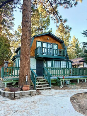 Exterior - Sweet OSO Cabin in Big Bear Lake is just a CliCk away! (Big Bear Lake)