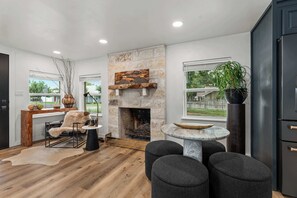 Interior - Elm Cottage - Hot Tub & 1 mile from Main st (Fredericksburg)