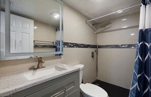 Bathroom - Cozy 2-bedroom condo with AC in tranquil North Fort Myers (North Fort Myers)