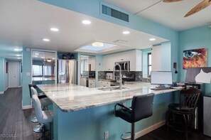 Private kitchen - Cozy 2-bedroom condo with AC in tranquil North Fort Myers (North Fort Myers)