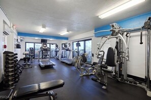 Fitness facility - Cozy 2-bedroom condo with AC in tranquil North Fort Myers (North Fort Myers)