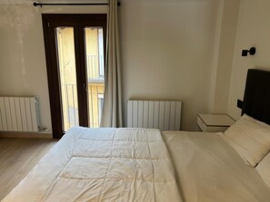 2 bedrooms, bed sheets - Style & Comfort in Central Puigcerdà (Puigcerdà)