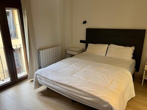 2 bedrooms, bed sheets - Style & Comfort in Central Puigcerdà (Puigcerdà)