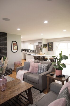 Unclassified image, 3 of 52, button