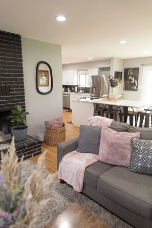 Unclassified image, 5 of 52, button