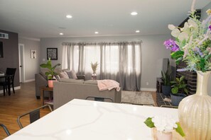 Unclassified image, 4 of 52, button