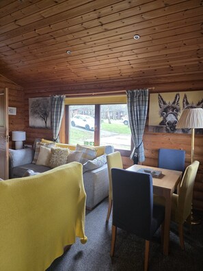 Smart TV - Bumblebee Log Cabin Felmoor Park (Northumberland)