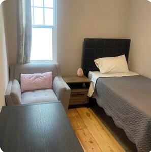 Iron/ironing board, WiFi, bed sheets