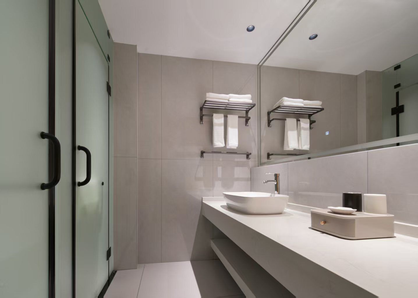 Comfort Double or Twin Room | Bathroom | Hair dryer, towels, shampoo, toilet paper