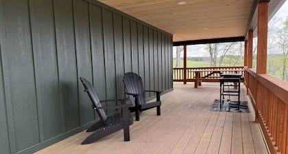 Newly Built Cabin, Dark Skies, and Fresh Air!