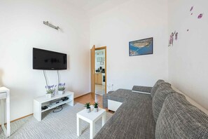 Living area - Holiday home with pool and air conditioning (Prgomet)
