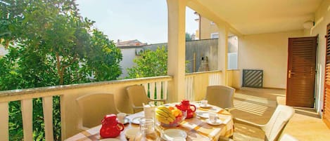 屋外ダイニングエリア