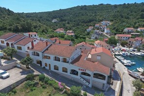 Exterior - Holiday apartment near the coast (Mali Iž)