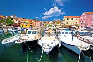 Marina - Holiday apartment near the coast (Mali Iž)