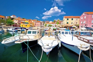 Marina - Holiday apartment near the coast (Mali Iž)