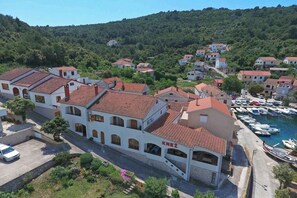 Exterior - Holiday apartment near the coast (Mali Iž)