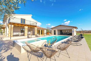 Pool - Villa mit Klimaanlage und Pool (Loborika)