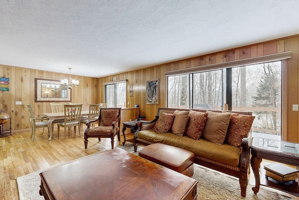 Unclassified image, 1 of 21, button