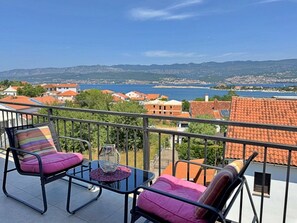 Property grounds - Holiday apartment with balcony and sea view (Šilo)