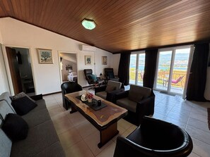 TV - Holiday apartment with balcony and sea view (Šilo)