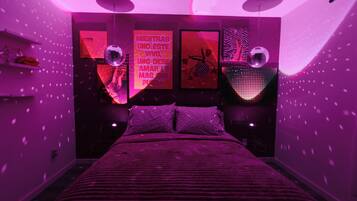 3 bedrooms, WiFi (free), bed sheets