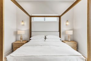 12 habitaciones, tabla de planchar con plancha y cuna de viaje