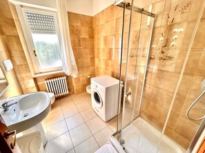 Shower, bidet - Giampiero's Apt [center, terrace, near the beach] (Sirolo)