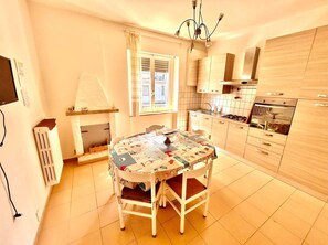 Dining - Giampiero's Apt [center, terrace, near the beach] (Sirolo)