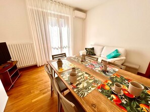 Dining - Trilo Mike, apartment with two bathrooms in the center (Sirolo)