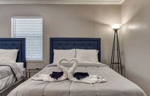 Bügeleisen/Bügelbrett, Internetzugang, Bettwäsche