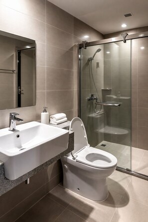 Towels - RareCut 177sqm 4BR Uptown Parksuites BGC (Taguig)