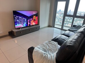 Living area - RareCut 177sqm 4BR Uptown Parksuites BGC (Taguig)
