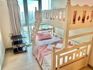 家庭公寓式客房, 4 间卧室, 允许带宠物, 城市景观 | 免费 WiFi