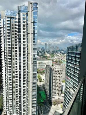 Property grounds - RareCut 177sqm 4BR Uptown Parksuites BGC (Taguig)