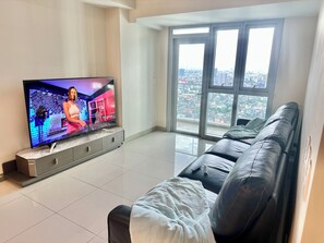 Living area - RareCut 177sqm 4BR Uptown Parksuites BGC (Taguig)