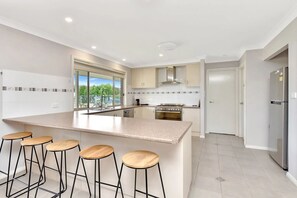 Fridge, microwave, oven, stovetop - Marignano Homestead (Broke)