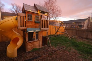 Children’s area - Spacious 5B Ogden Basecamp - near skiing, Weber, hospitals & Hill AFB (Ogden)