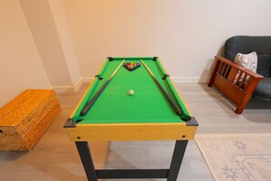 Game room - Spacious 5B Ogden Basecamp - near skiing, Weber, hospitals & Hill AFB (Ogden)