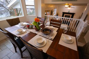 Dining - Spacious 5B Ogden Basecamp - near skiing, Weber, hospitals & Hill AFB (Ogden)