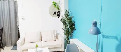 Standard King Room | Living area