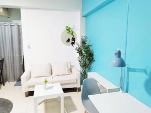 Standard King Room | Living area - Stay with Ease at Grand Residence 12 (Bangkok)